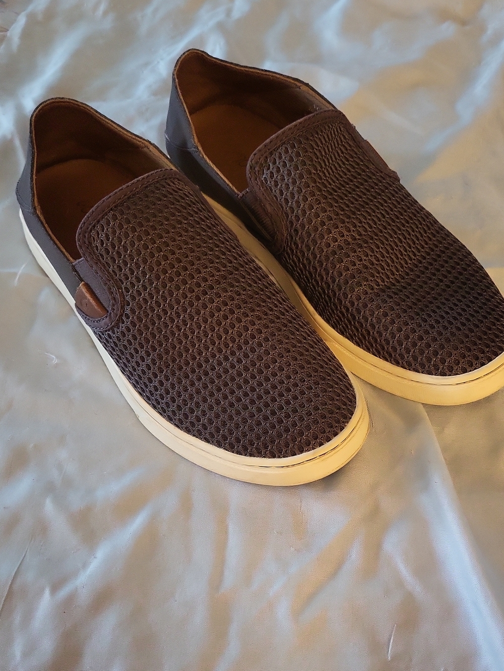 Olukai....Womens W9 Slip-On Mesh Casual Slip On Shoes in Gray